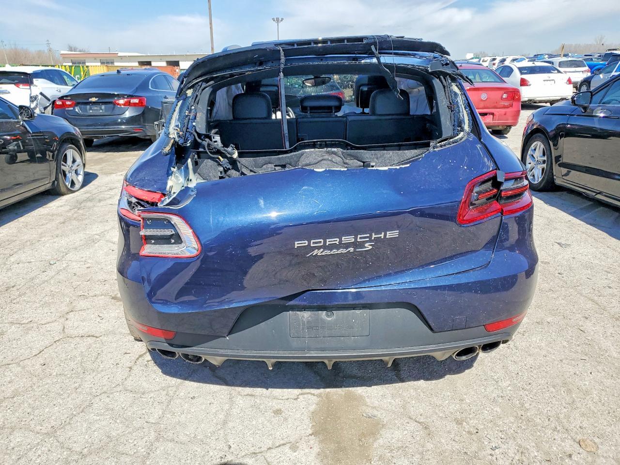 2016 PORSCHE Macan