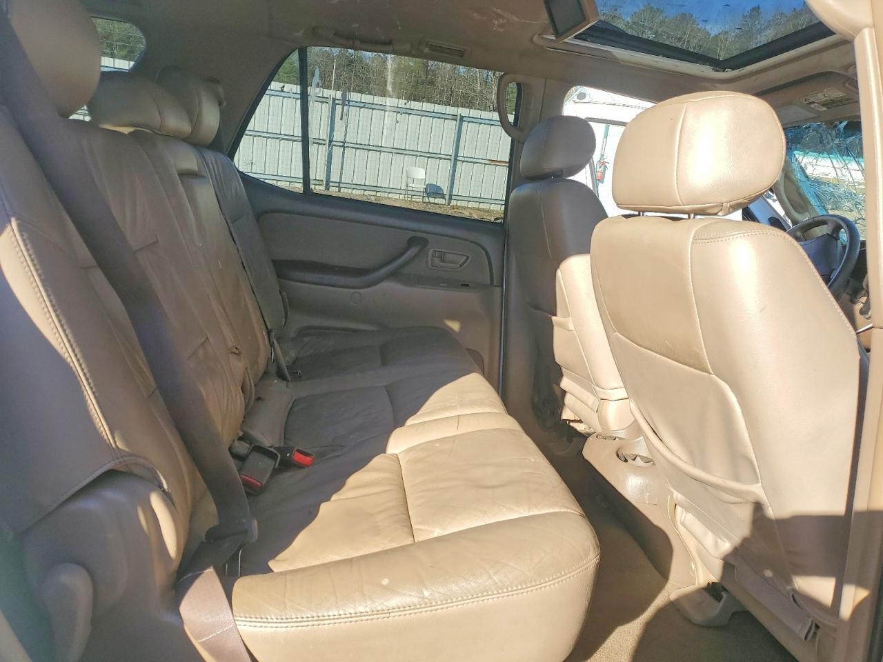 2004 TOYOTA Sequoia