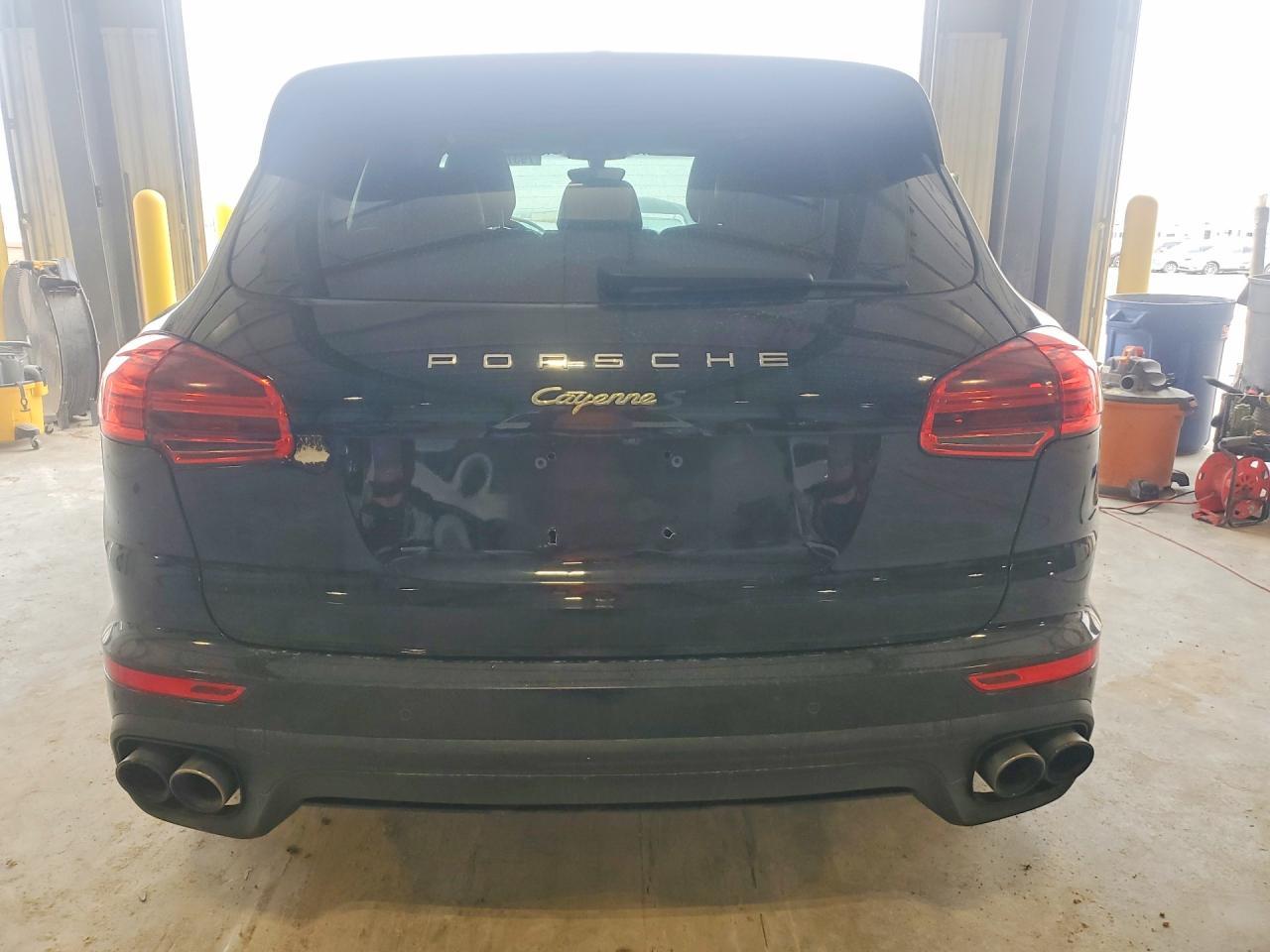 2015 PORSCHE CAYENNE