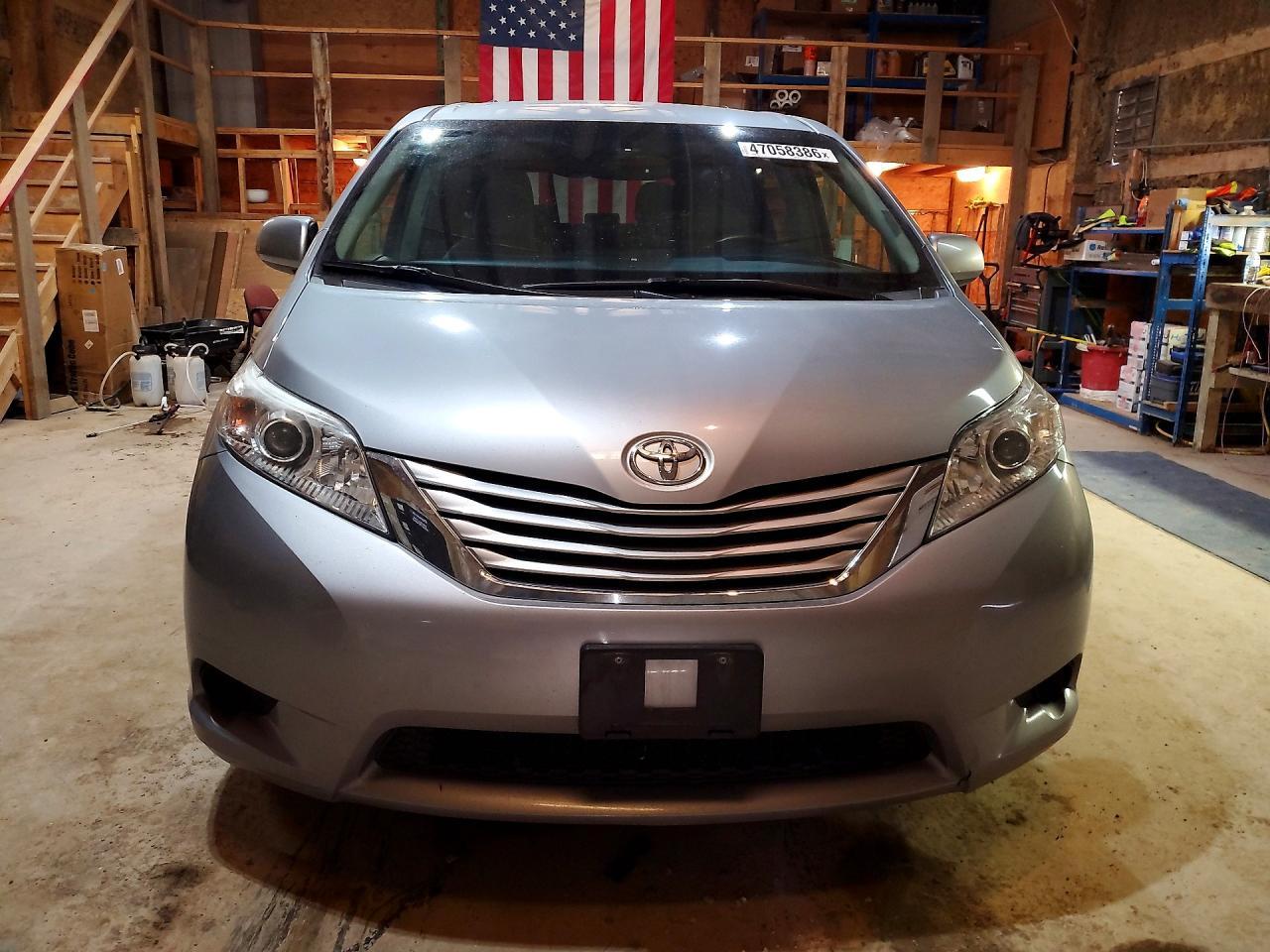 2017 TOYOTA SIENNA