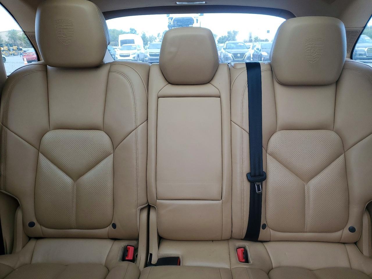 2017 PORSCHE CAYENNE