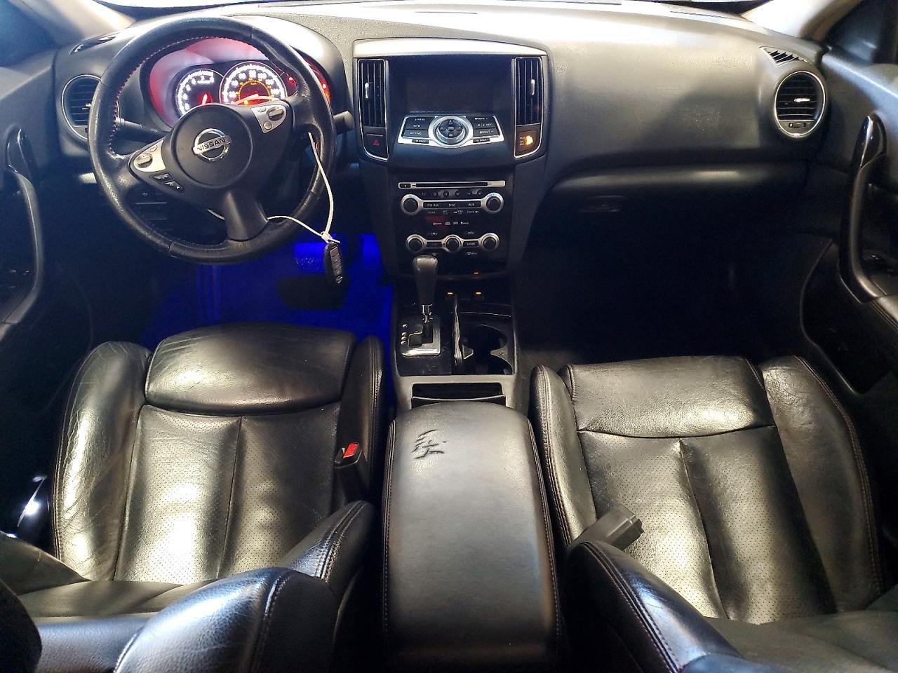 2010 NISSAN Maxima