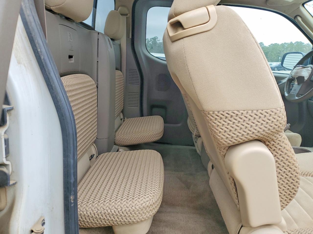 2011 NISSAN Frontier