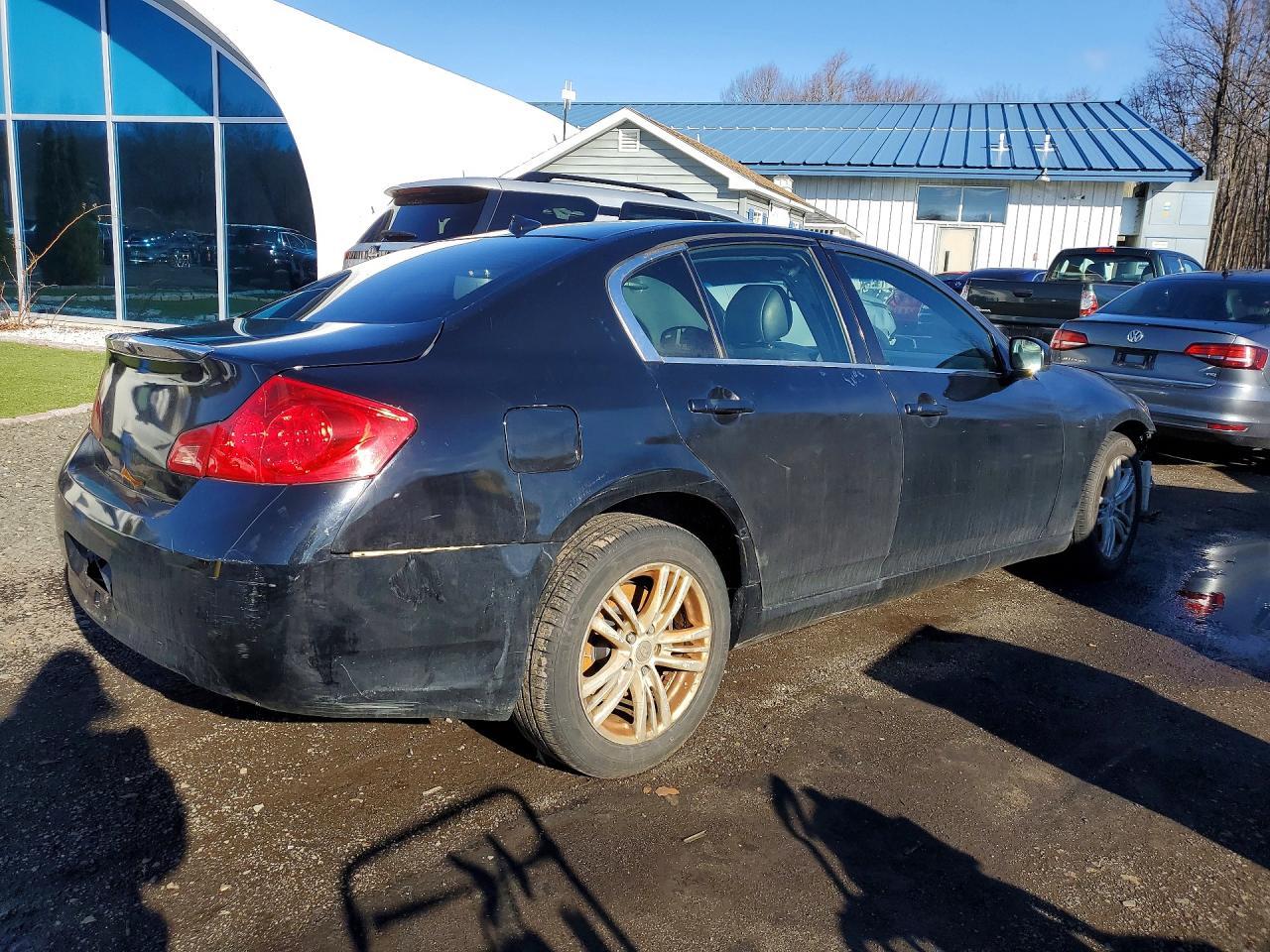 2011 INFINITI G37