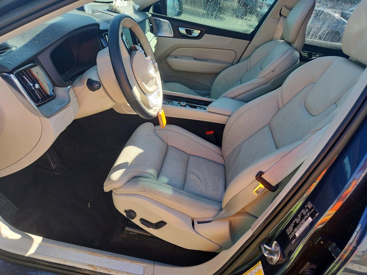 2023 VOLVO XC60