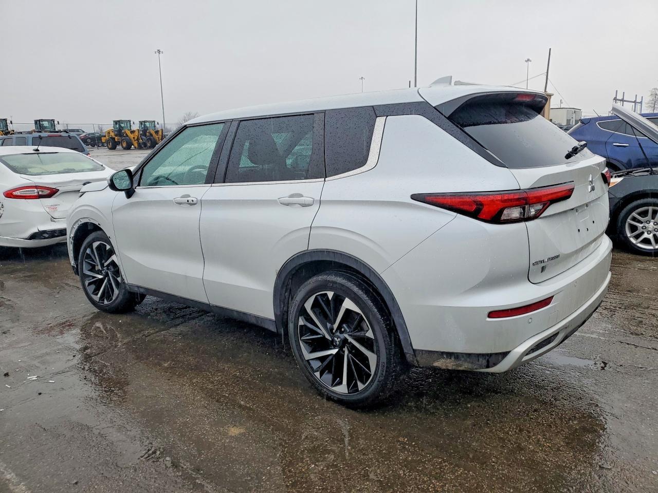 2023 MITSUBISHI outlander