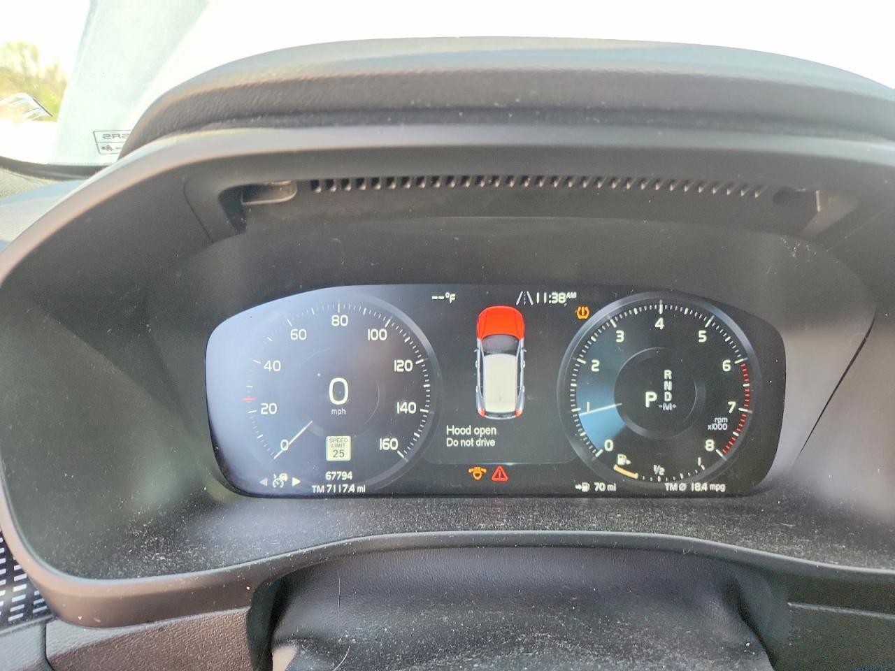 2022 VOLVO XC40