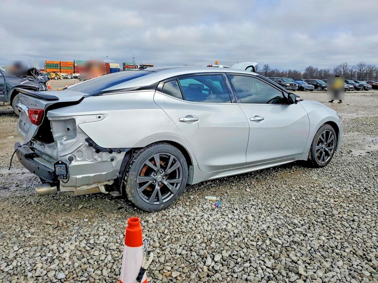 2017 NISSAN Maxima