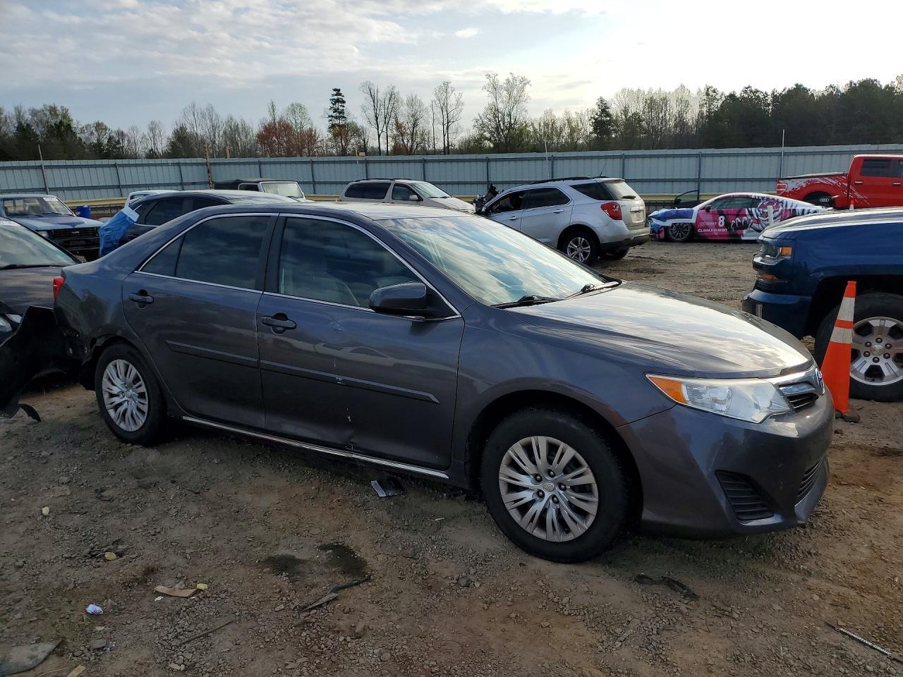2014 TOYOTA CAMRY
