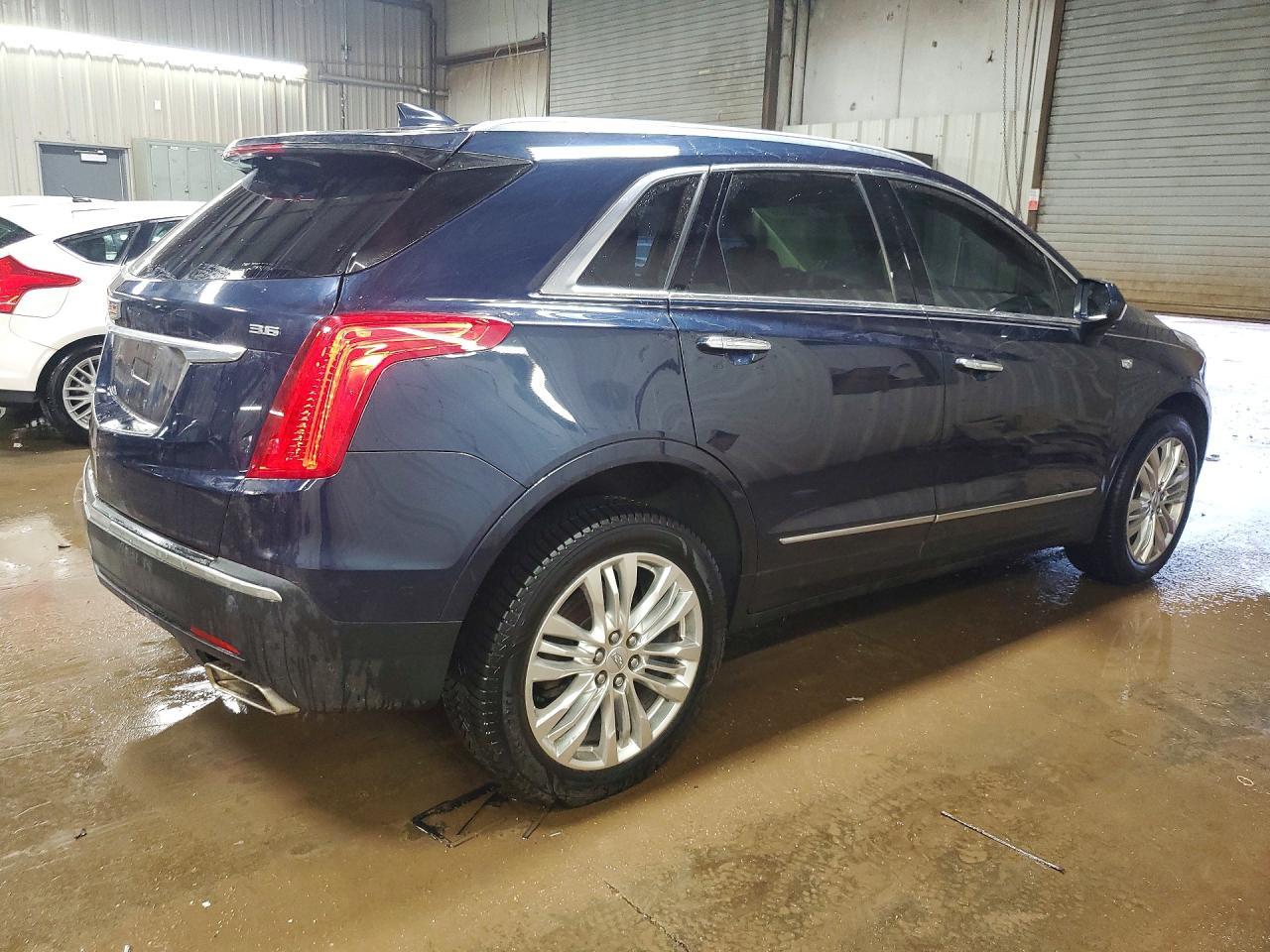 2017 CADILLAC XT5