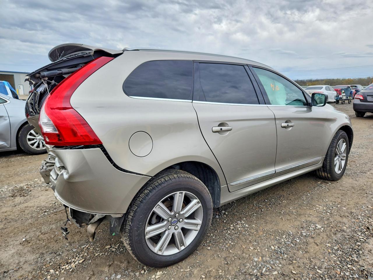 2016 VOLVO XC60