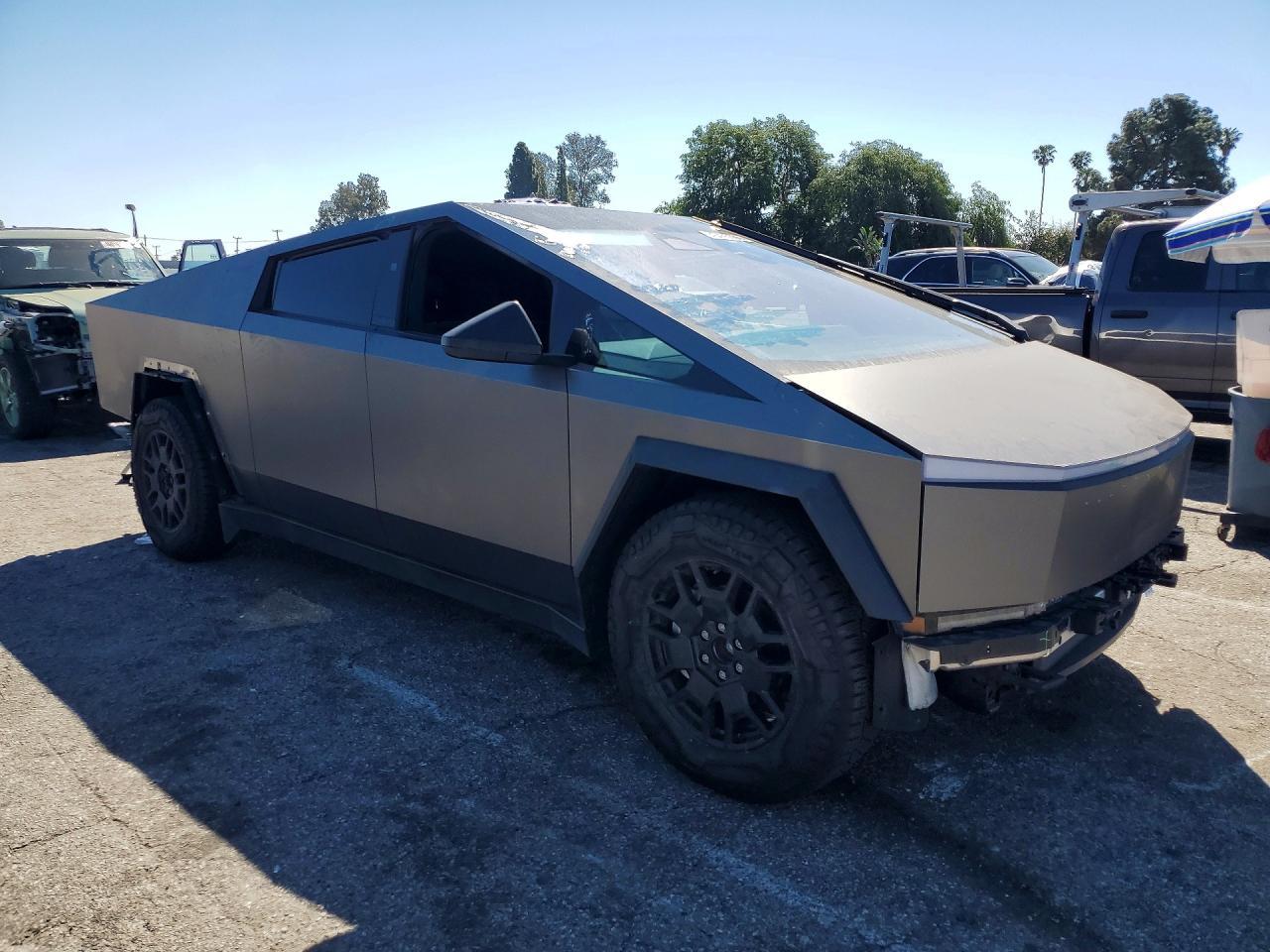 2024 TESLA Cybertruck