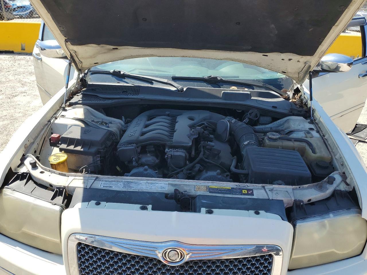 2005 CHRYSLER 300