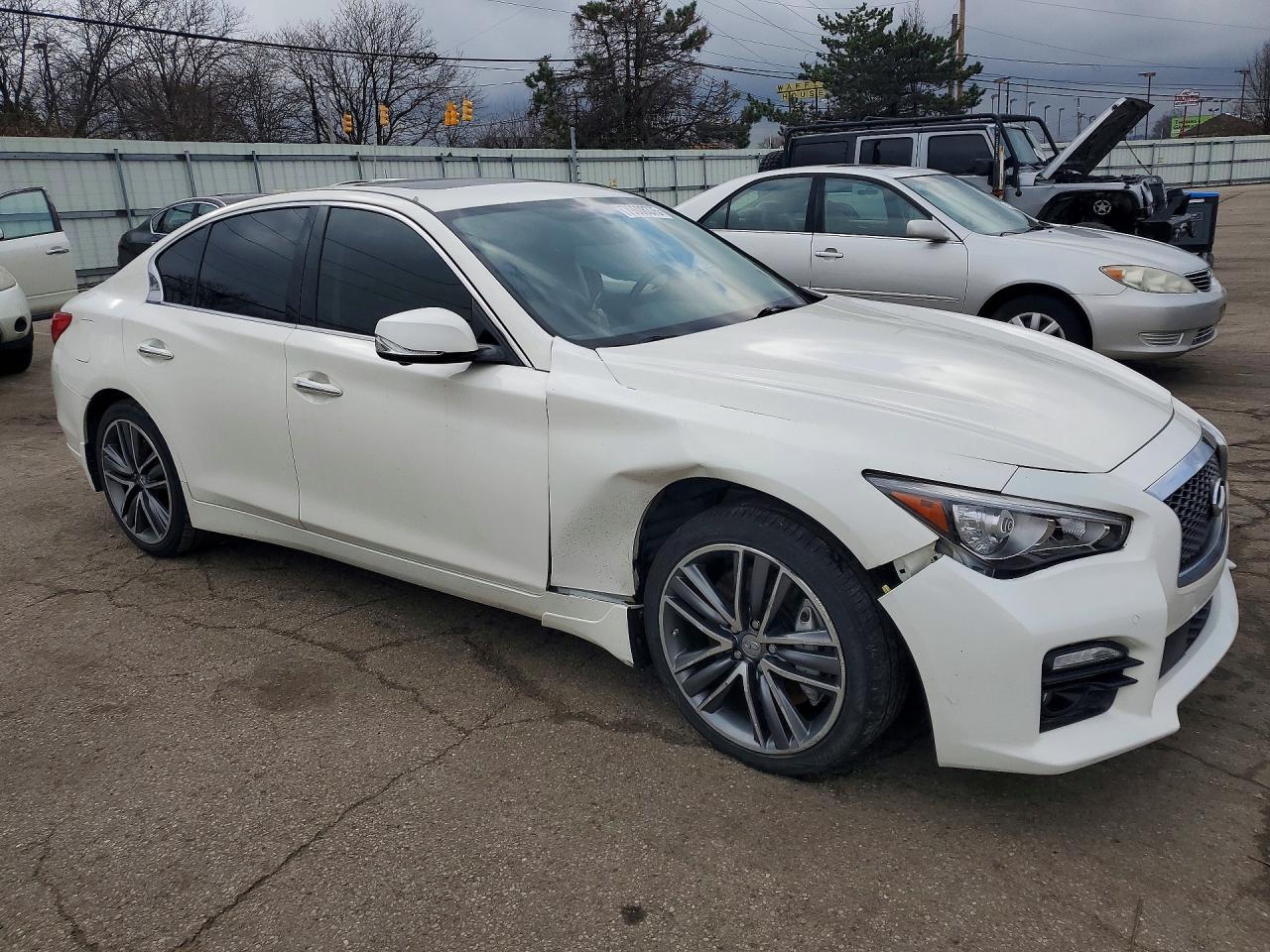 2016 INFINITI Q50