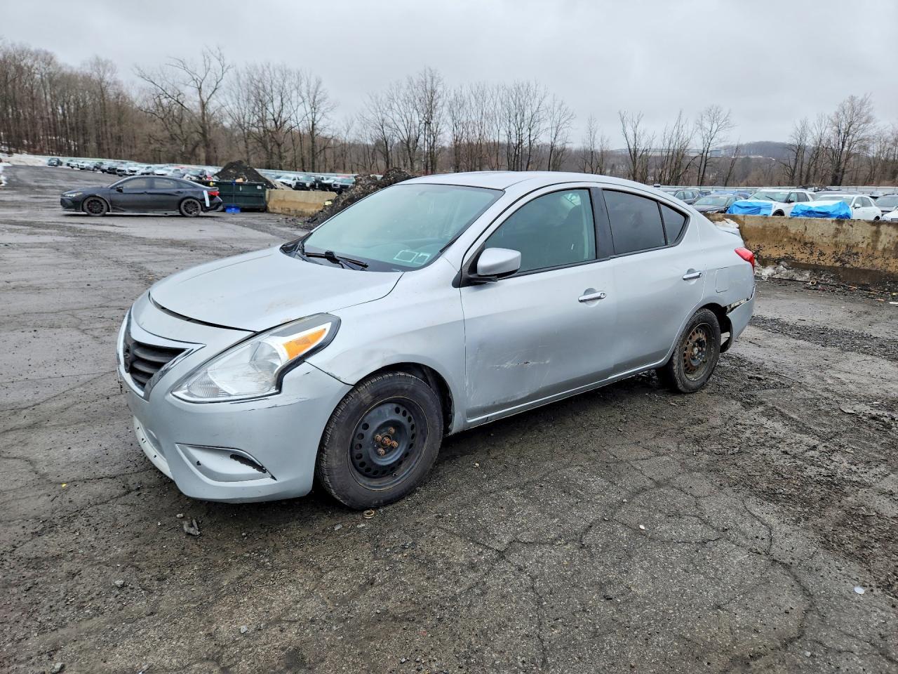 2015 NISSAN VERSA