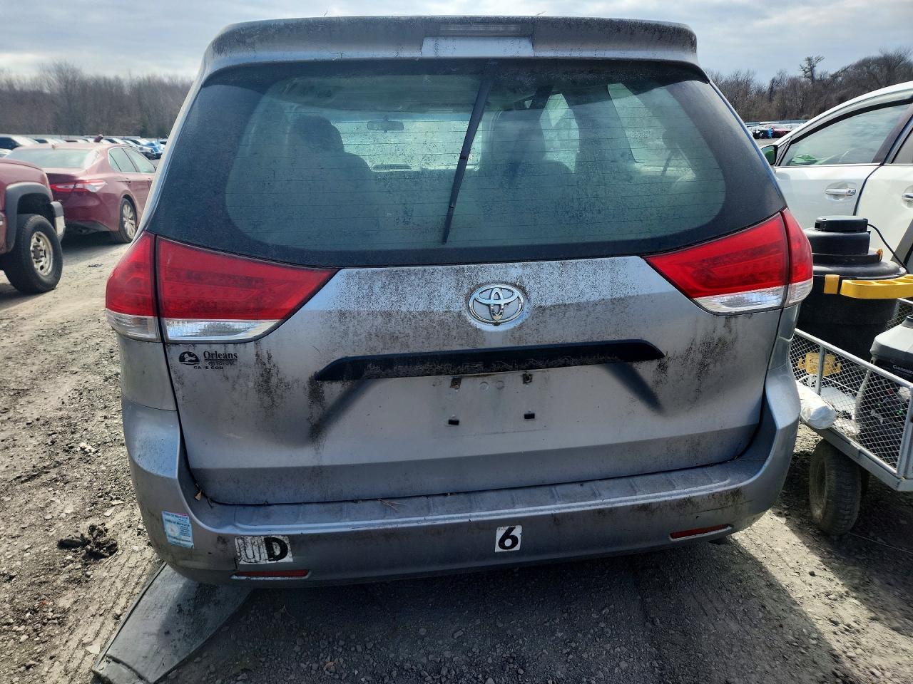 2013 TOYOTA SIENNA
