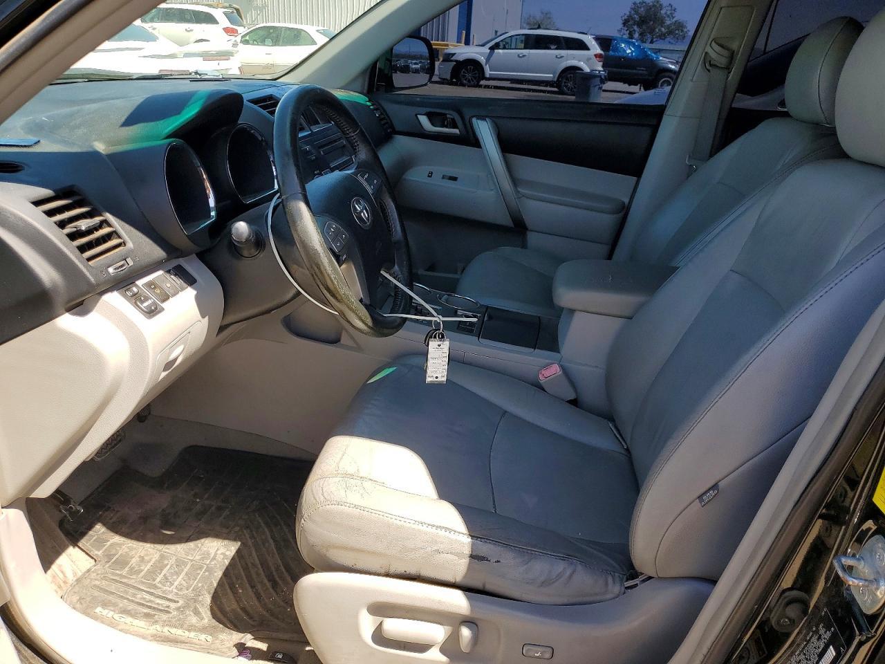 2010 TOYOTA HIGHLANDER