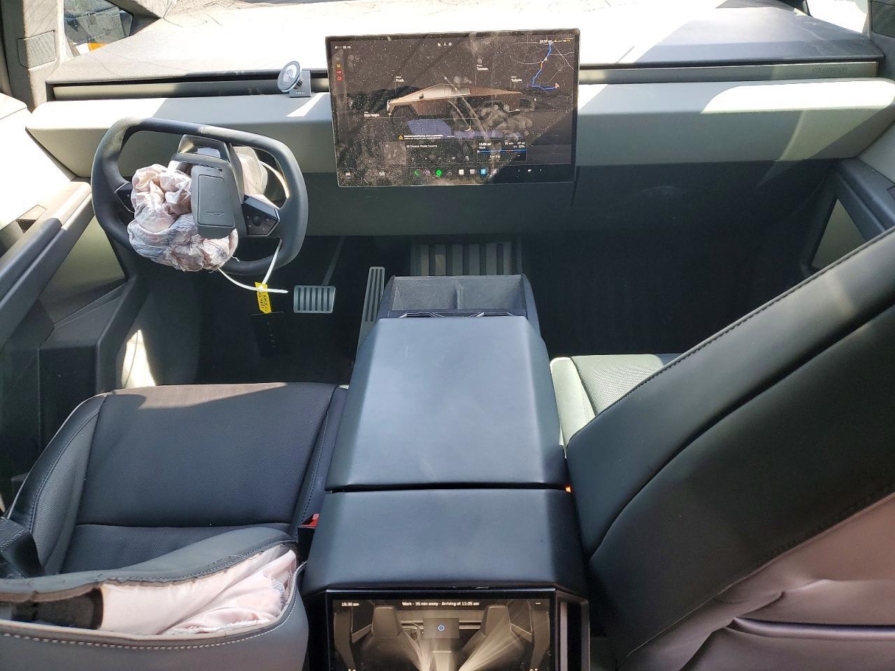 2024 TESLA Cybertruck