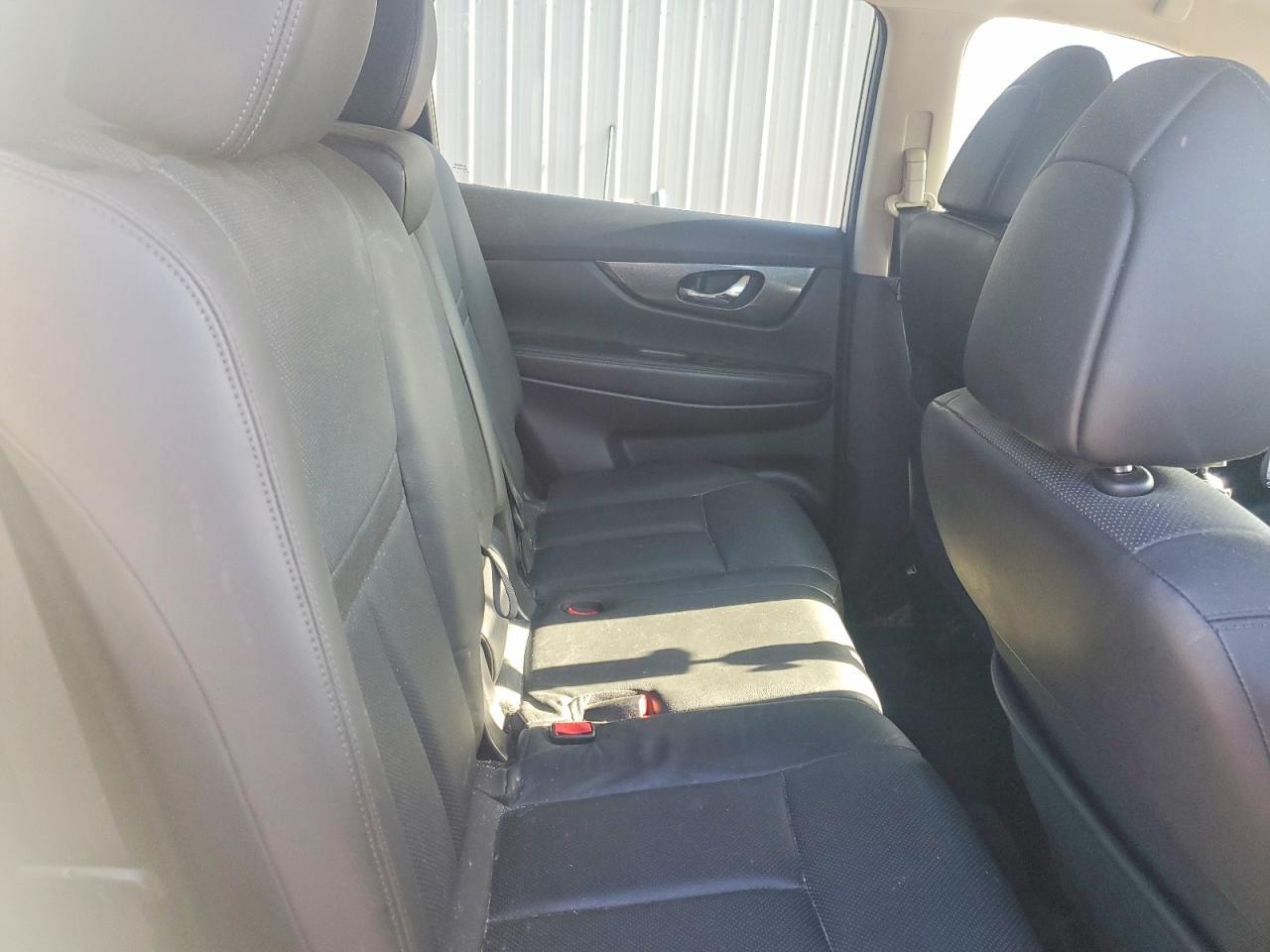 2015 NISSAN ROGUE