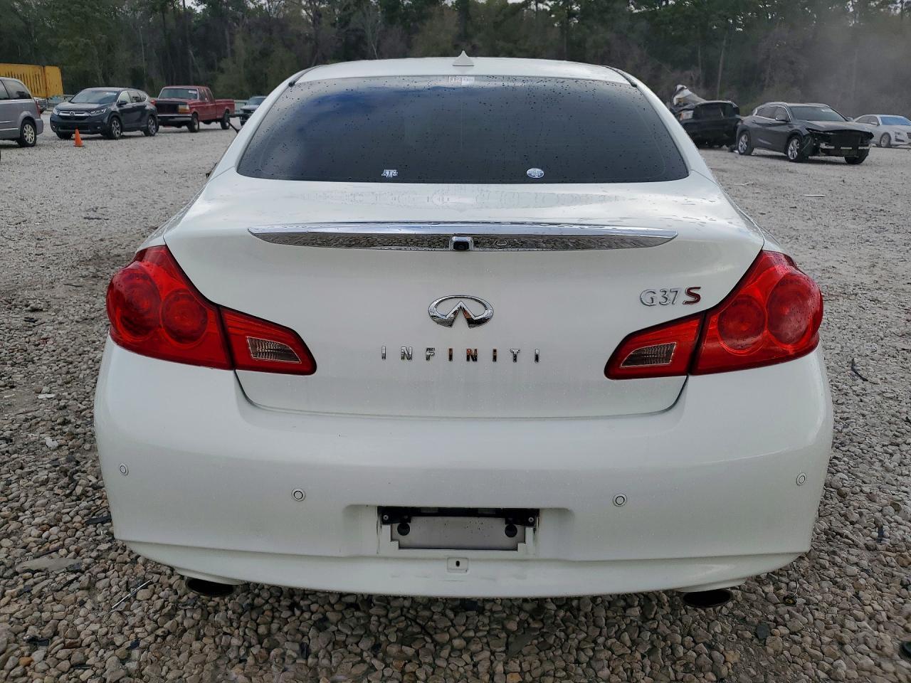 2013 INFINITI G37