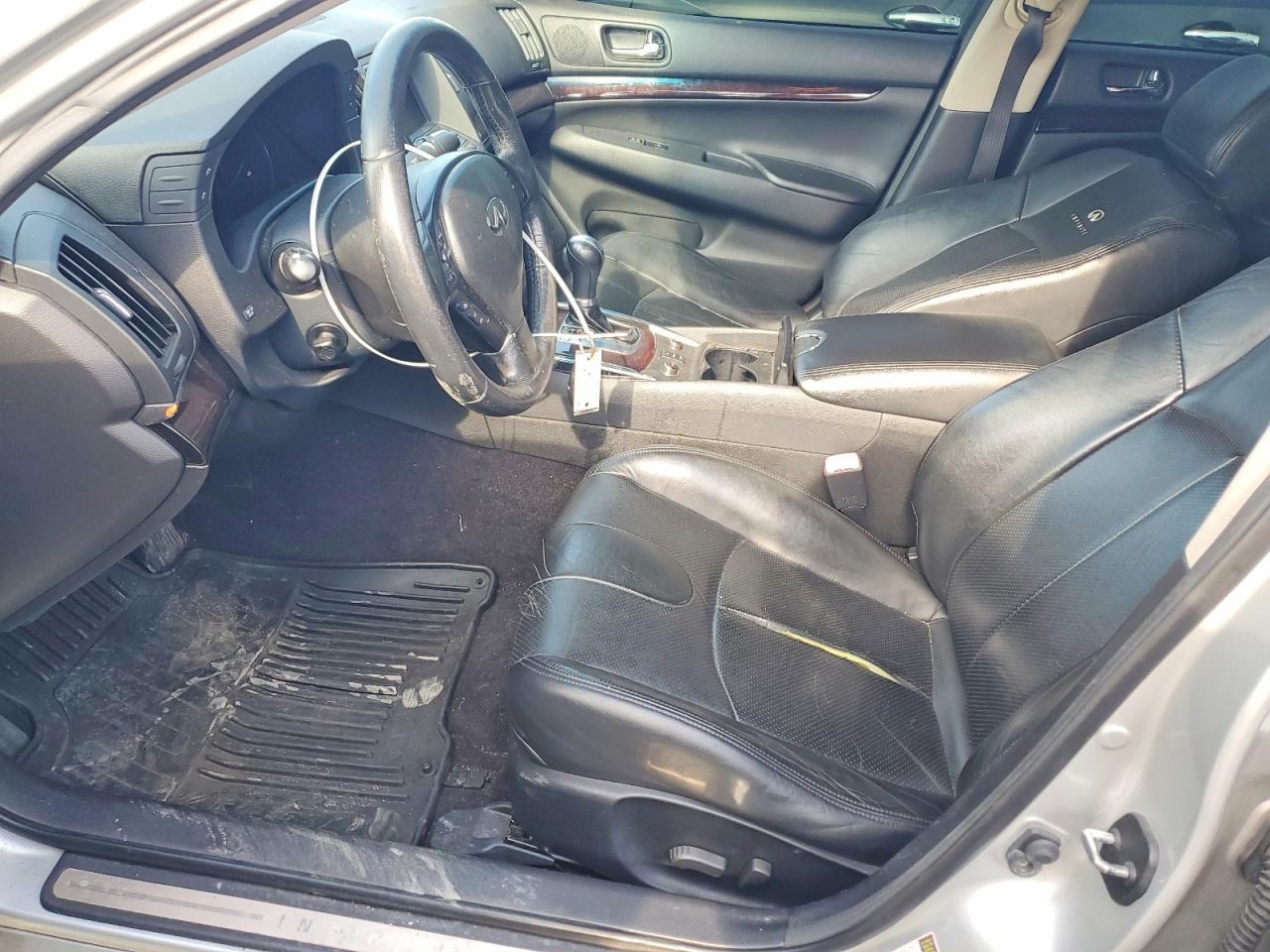 2011 INFINITI G37