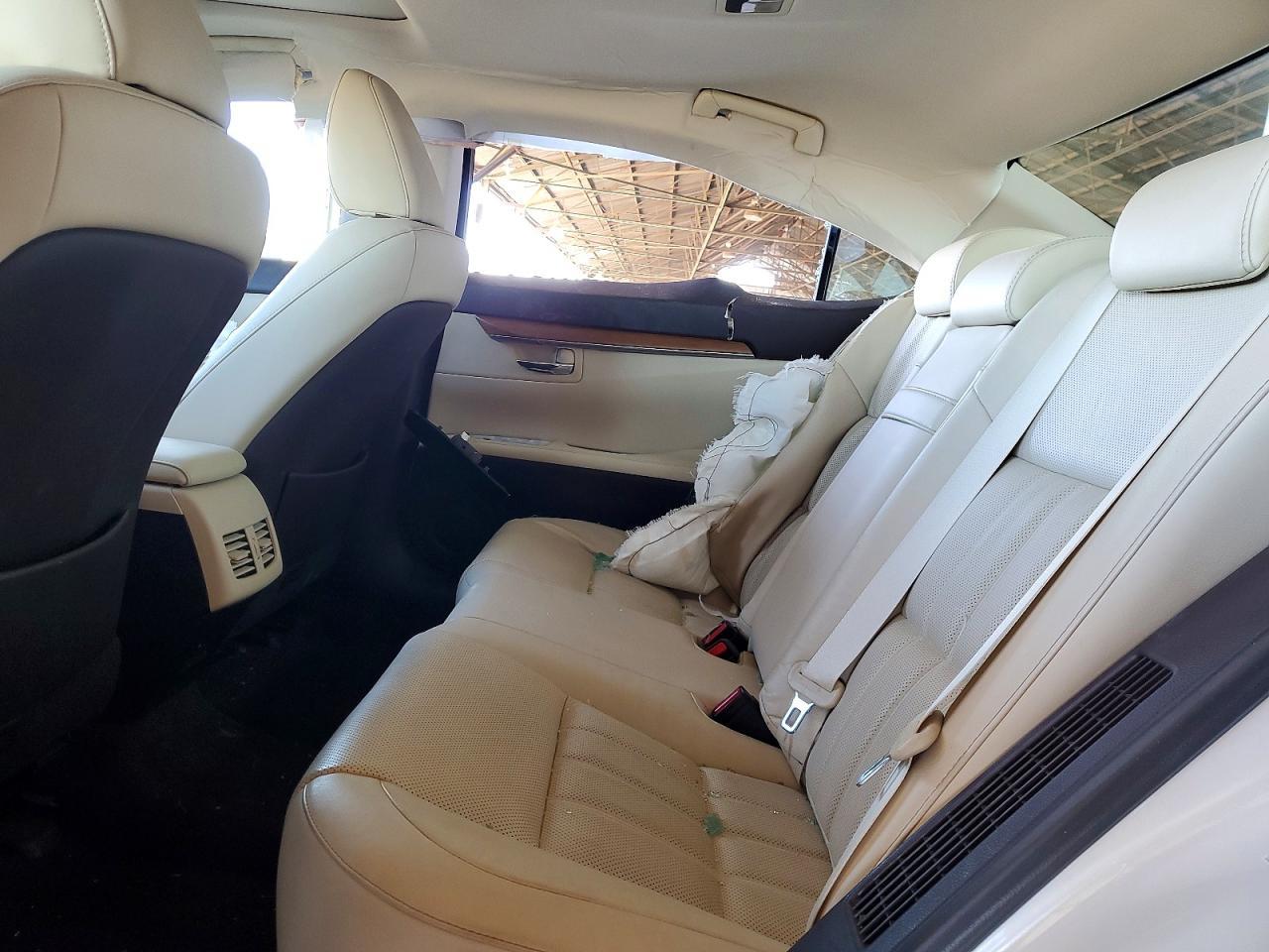 2016 LEXUS ES 300H
