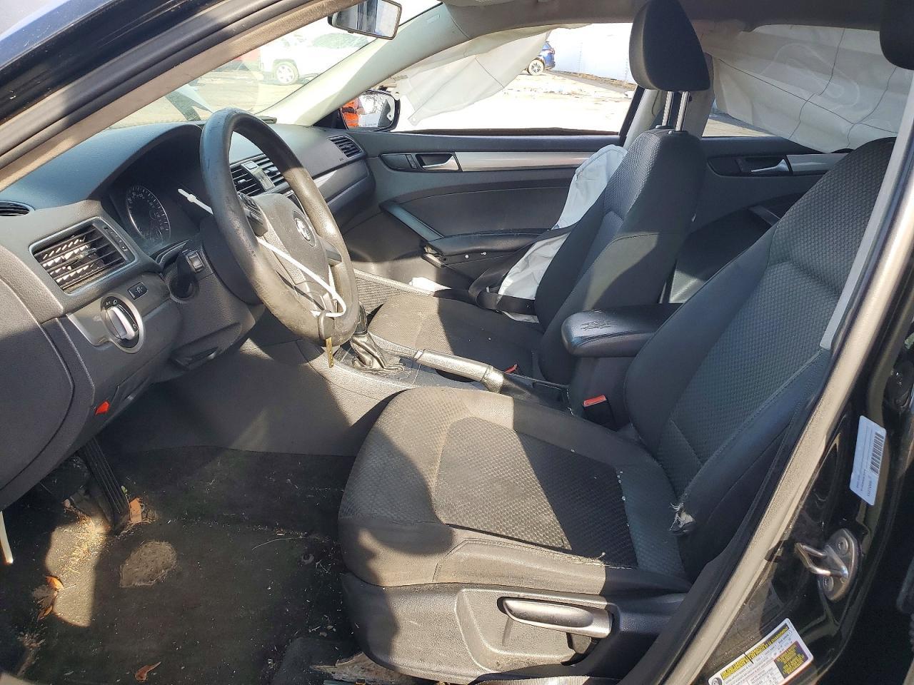 2013 VOLKSWAGEN Passat