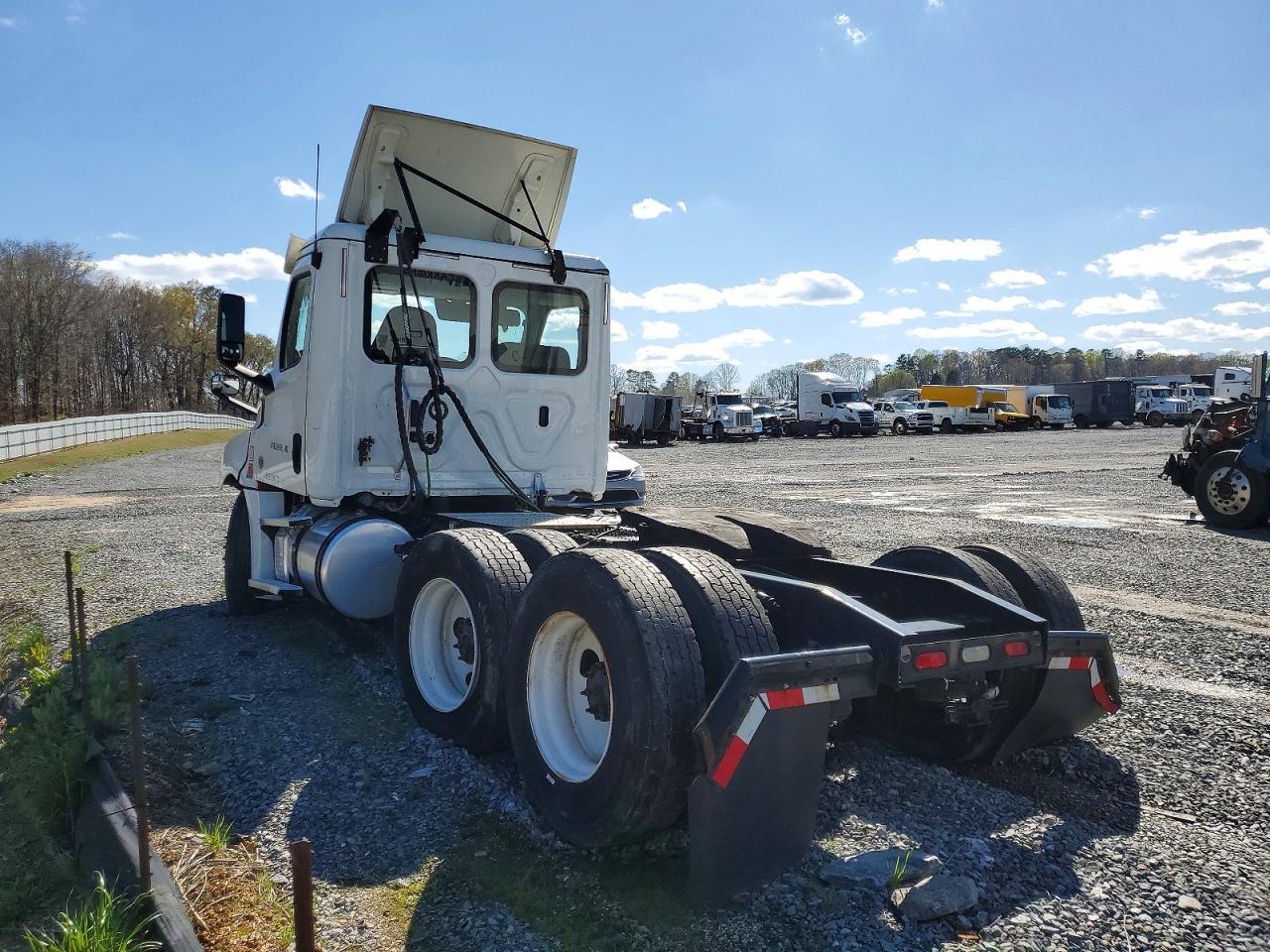 2020 FREIGHTLINER CASCADIA 126
