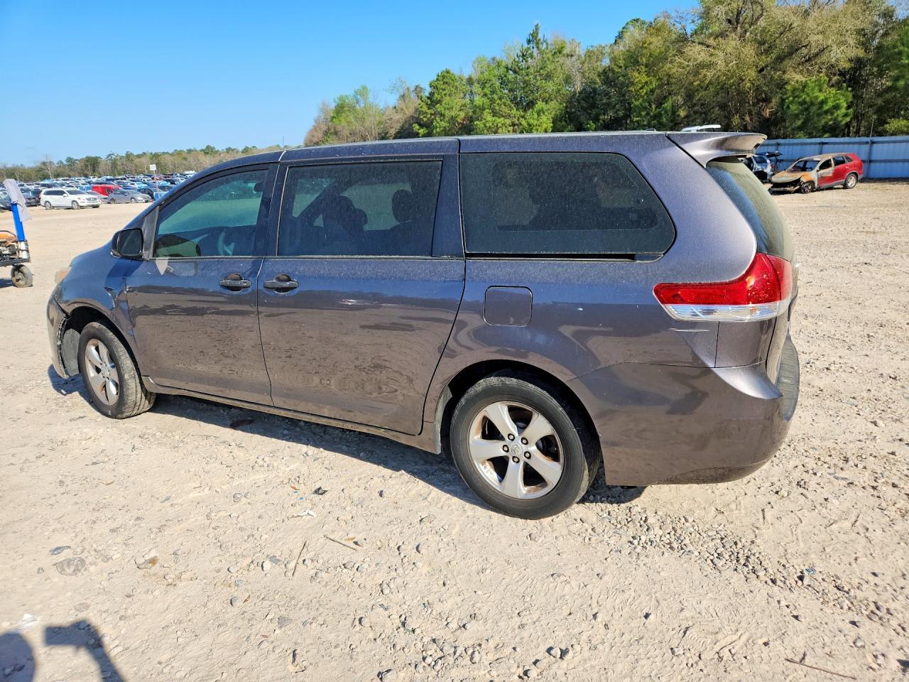 2011 TOYOTA SIENNA