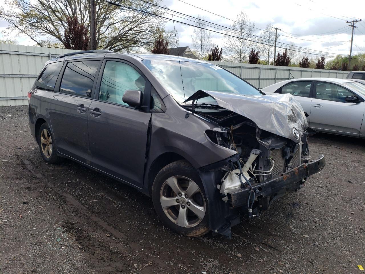 2013 TOYOTA SIENNA