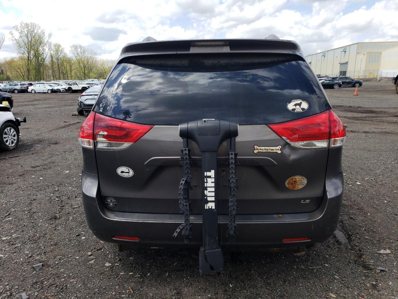 2013 TOYOTA SIENNA