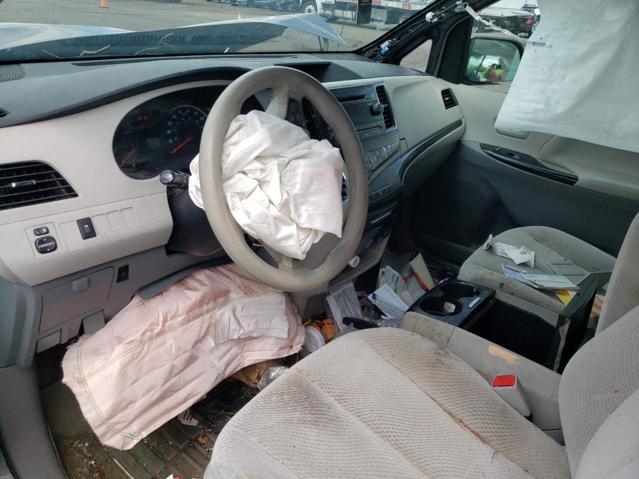 2013 TOYOTA SIENNA