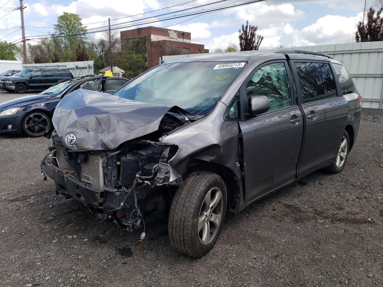 2013 TOYOTA SIENNA