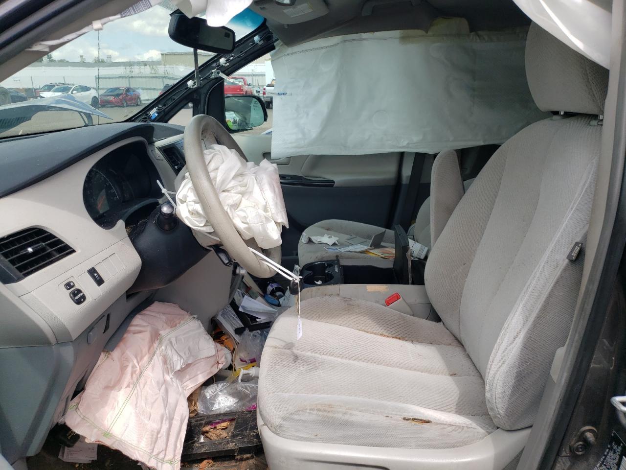 2013 TOYOTA SIENNA