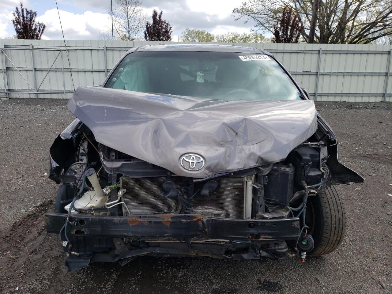 2013 TOYOTA SIENNA