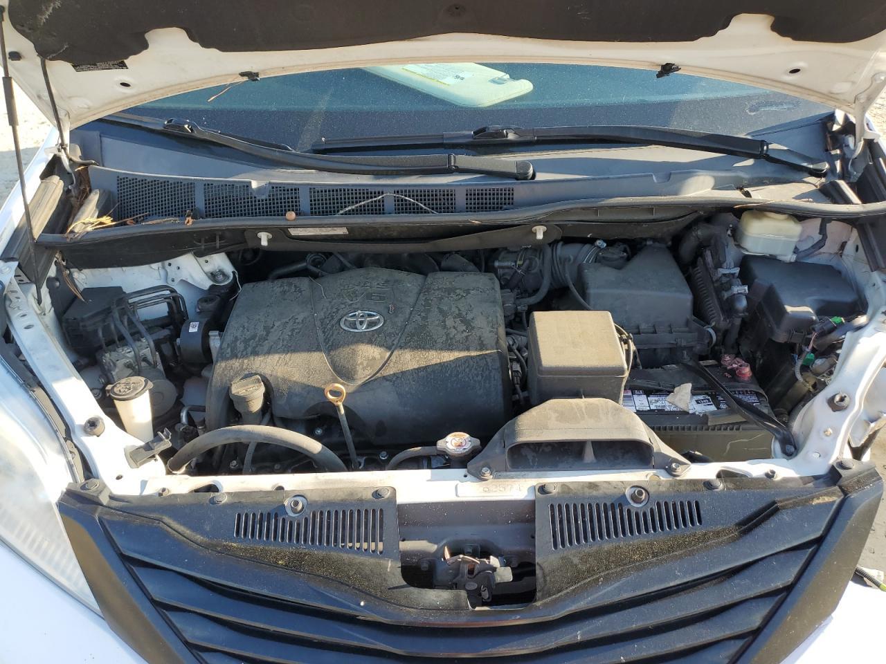 2017 TOYOTA SIENNA