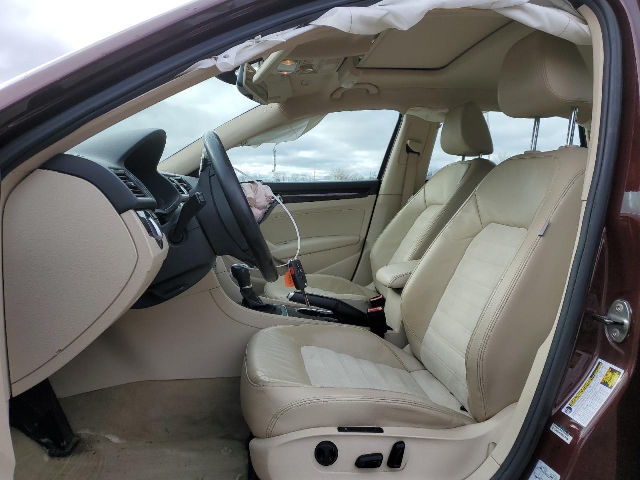 2014 VOLKSWAGEN Passat