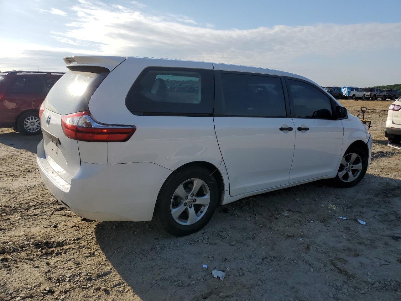 2017 TOYOTA SIENNA
