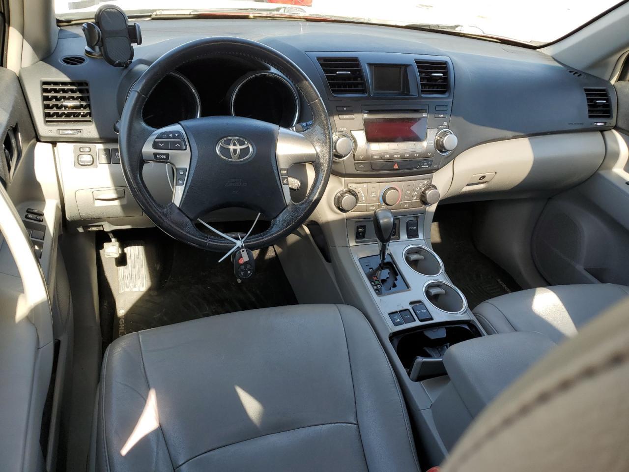 2011 TOYOTA HIGHLANDER