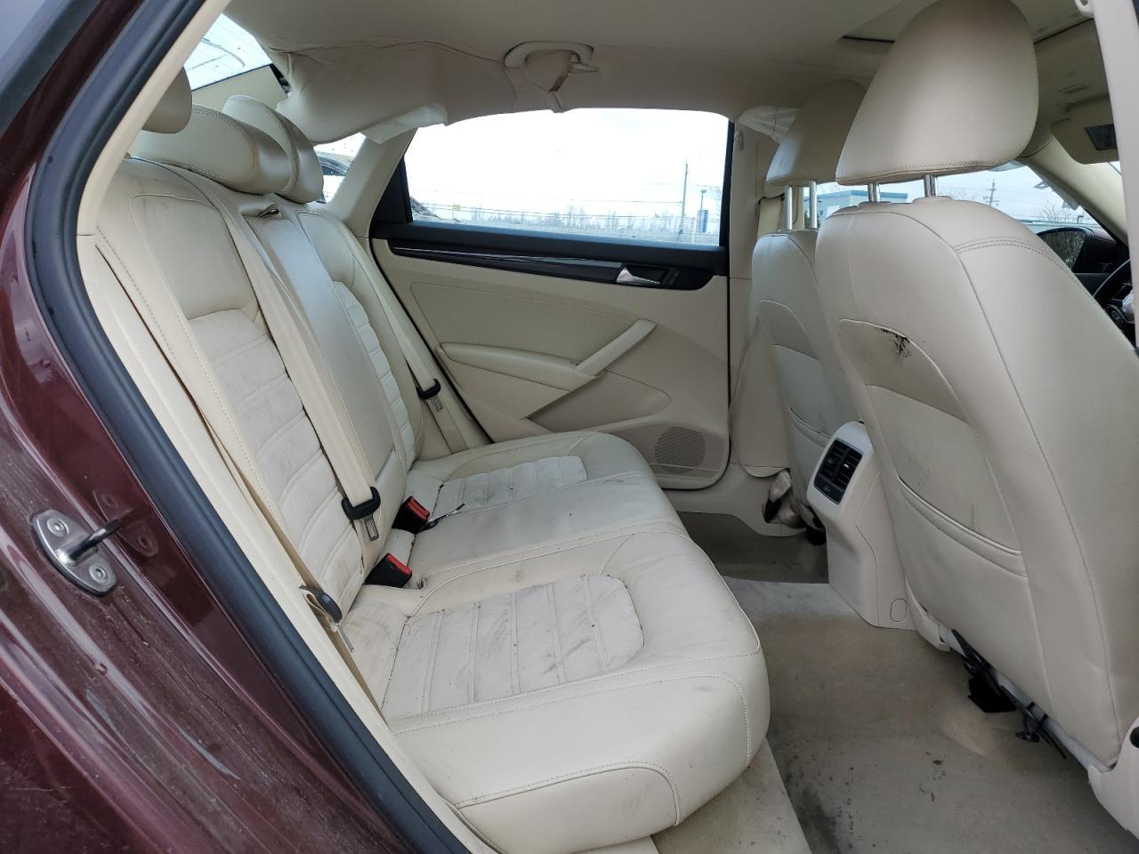 2014 VOLKSWAGEN Passat