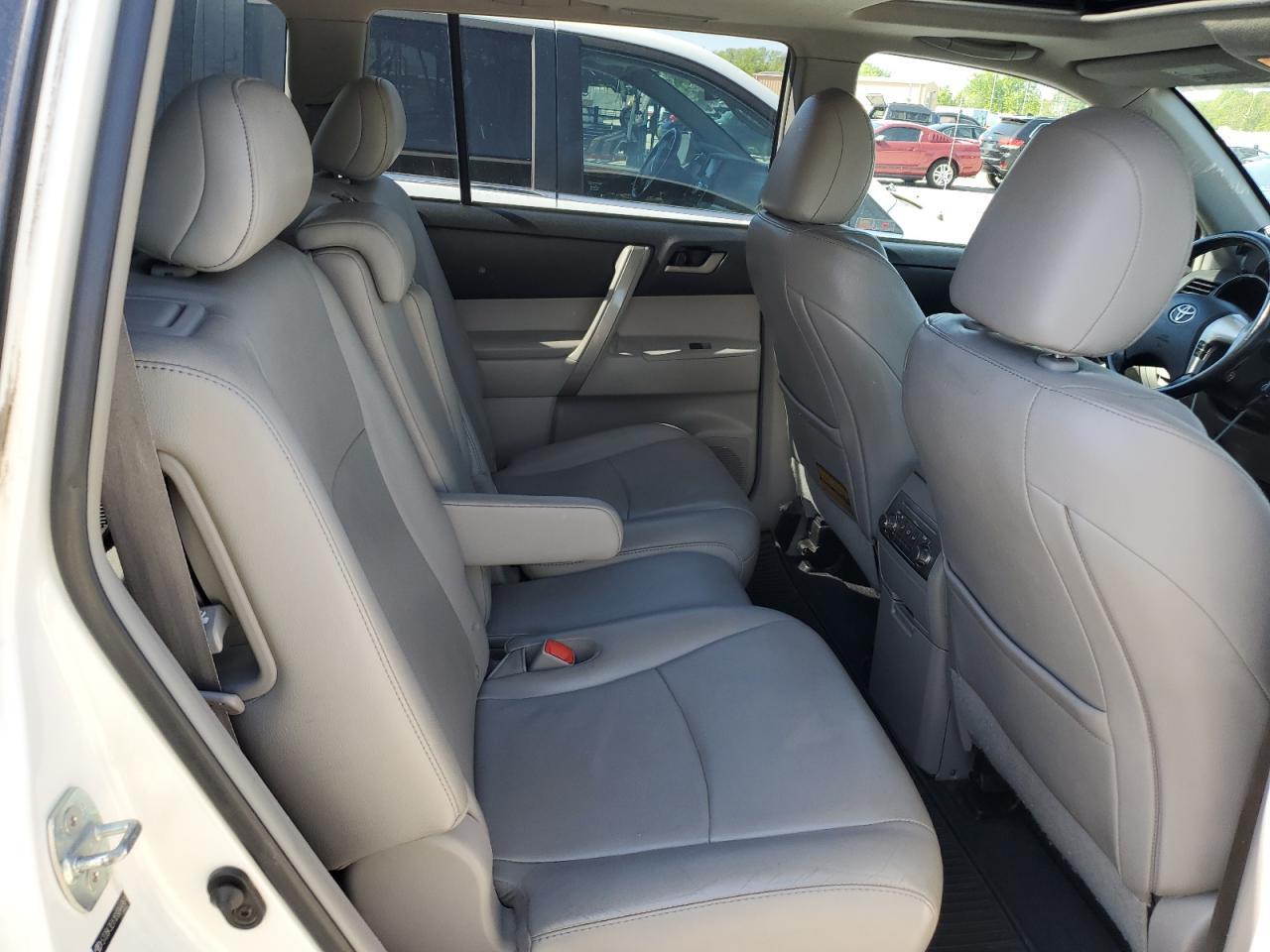2011 TOYOTA HIGHLANDER