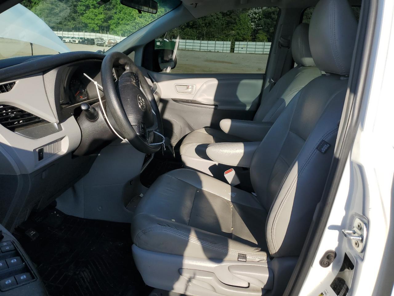 2017 TOYOTA SIENNA