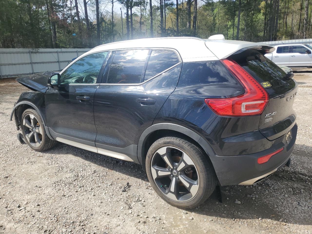 2019 VOLVO XC40