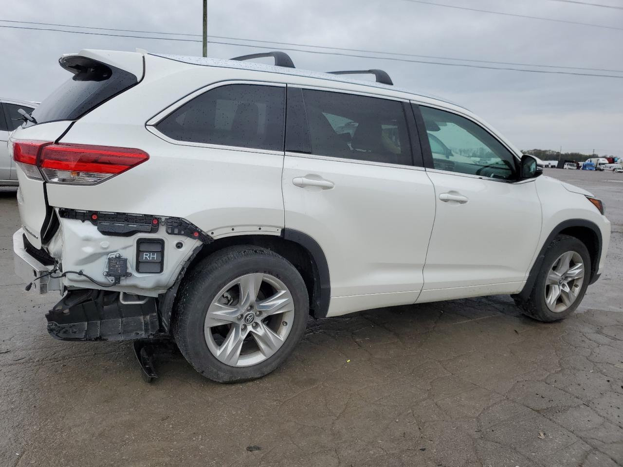 2017 TOYOTA HIGHLANDER