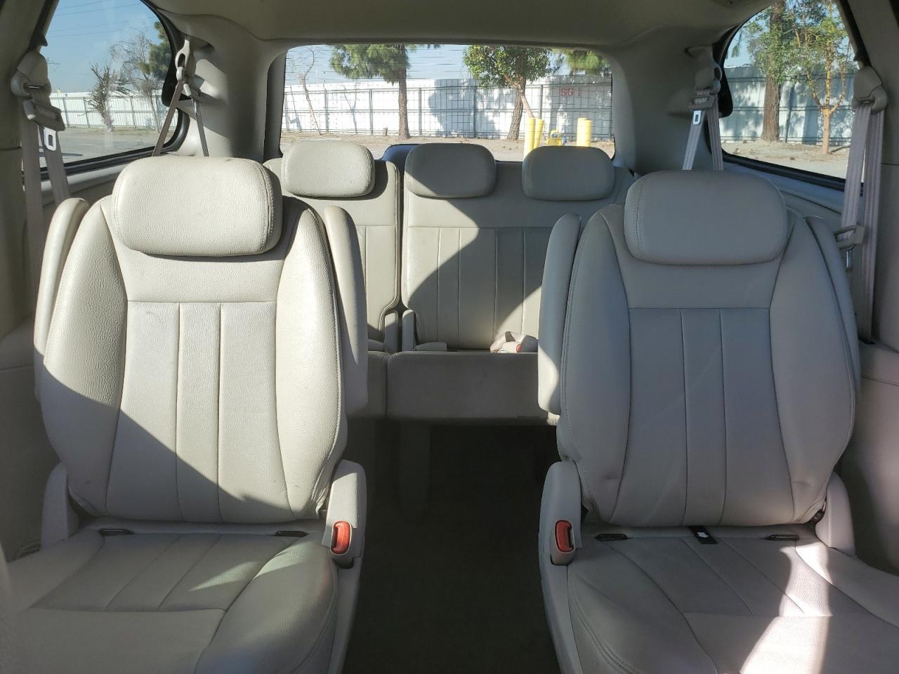 2005 CHRYSLER Town & Cou