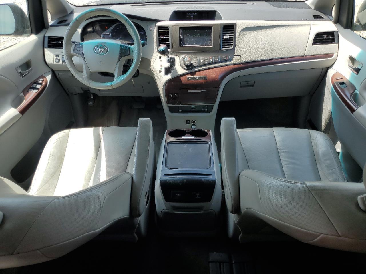 2012 TOYOTA SIENNA