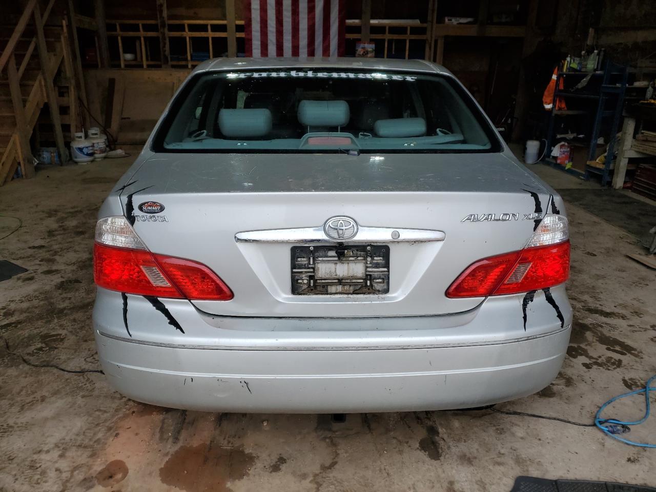 2004 TOYOTA Avalon