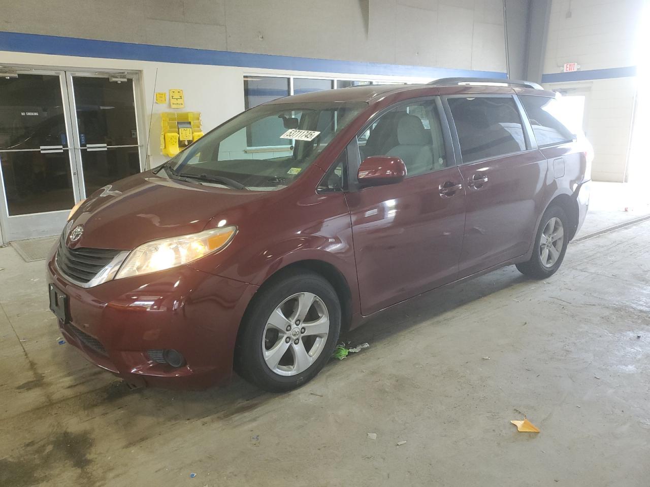 2012 TOYOTA SIENNA