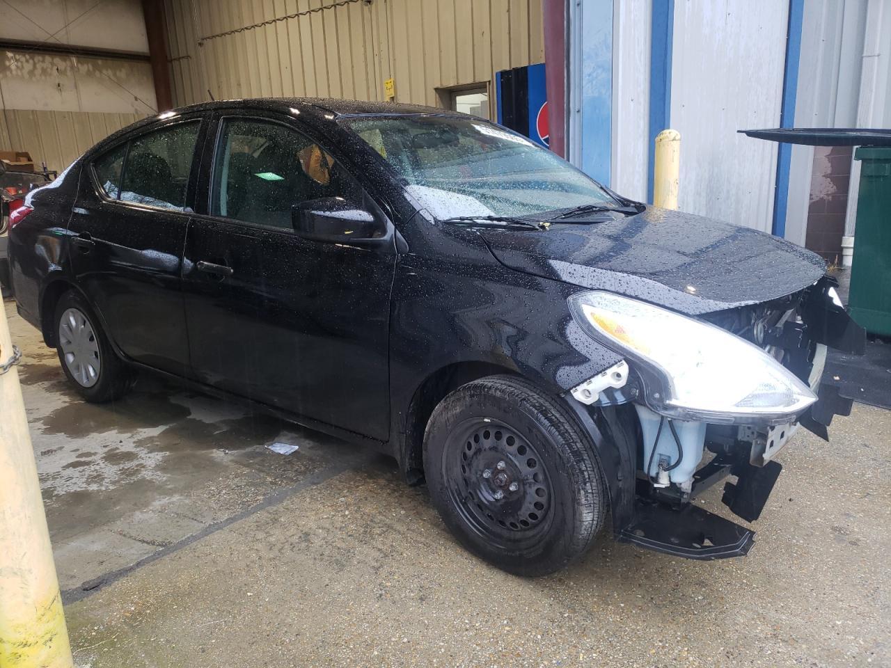 2017 NISSAN VERSA