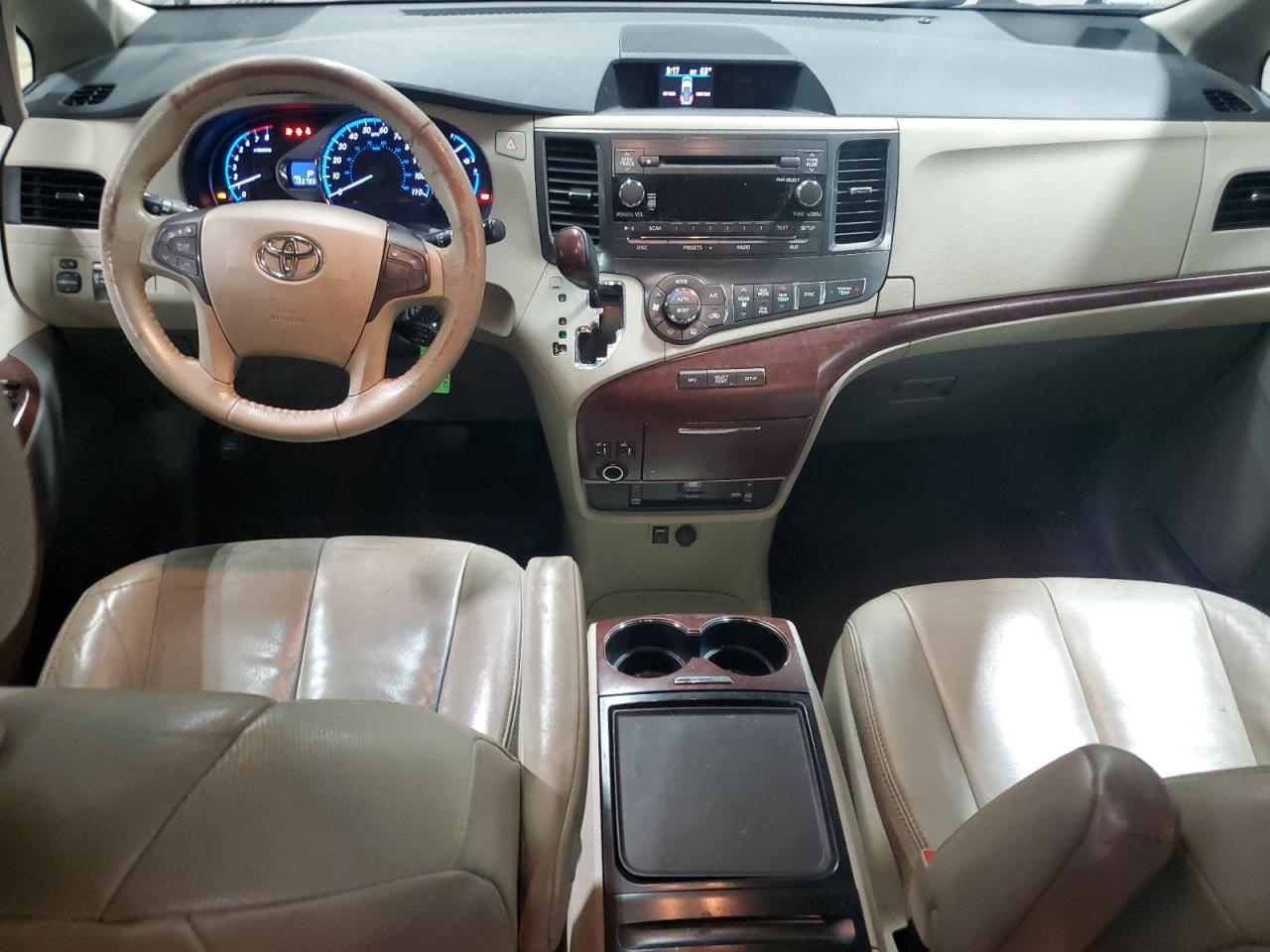 2012 TOYOTA SIENNA